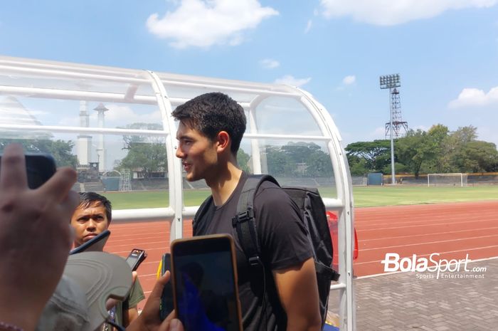 Pemain belakang Timnas U-23 Indonesia, Elkan Baggott usai sesi latihan di Stadion Sriwedari, Solo pada Kamis (7/9/2023).