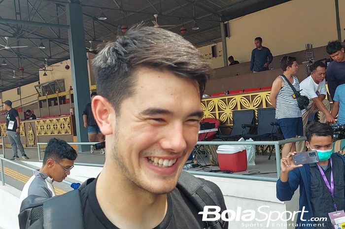 Pemain belakang Timnas U-23 Indonesia, Elkan Baggott usai sesi latihan di Stadion Sriwedari, Solo pada Kamis (7/9/2023).