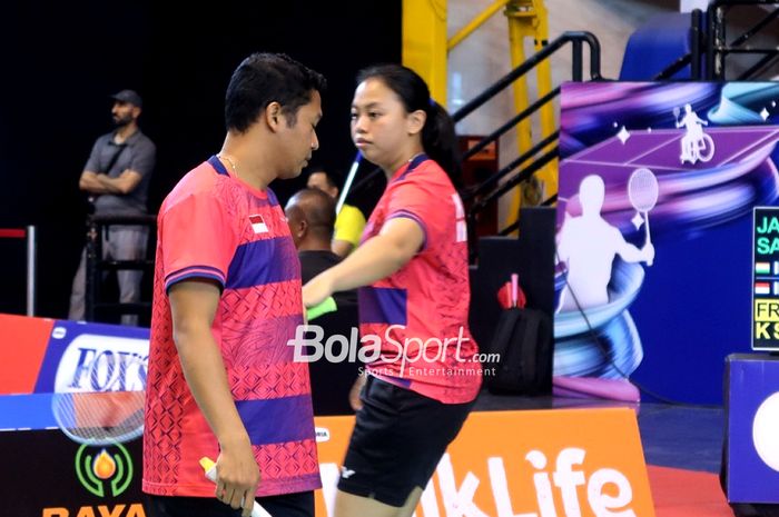 Ganda campuran Indonesia, Fredy Setiawan/Khalimatus Sadiyah, saat tampil pada perempat final Indonesia Para Badminton International 2023 di GOR Sritex, Solo, Jawa Tengah, 8 September 2023.