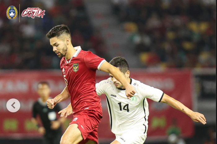 Pemain naturalisasi Sandy Walsh saat menjalani debut pertamanya di timnas Indonesia dalam laga melawan Turkmenistan pada FIFA Matchday di Stadion Gelora Bung Tomo, Surabaya, Jumat (8/9/2023).