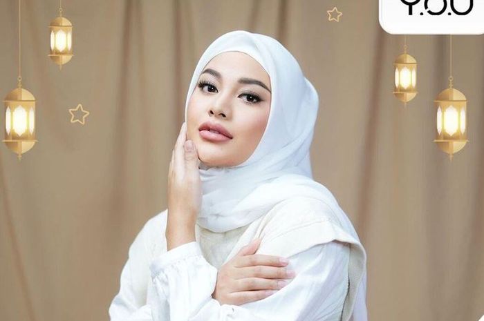 Aurel berkolaborasi dengan YOU di Shopee Live. 