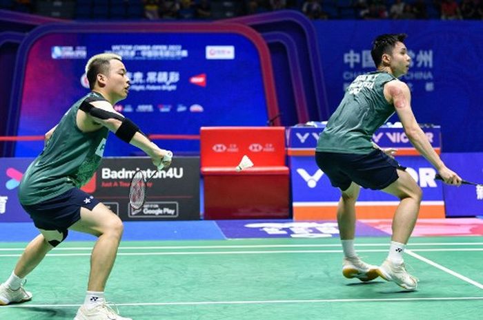 Pasangan ganda putra Malaysia, Aaron Chia/Soh Wooi Yik, pada final China Open 2023 di Olympic Sports Center Gymnasium, Minggu (10/9/2023).