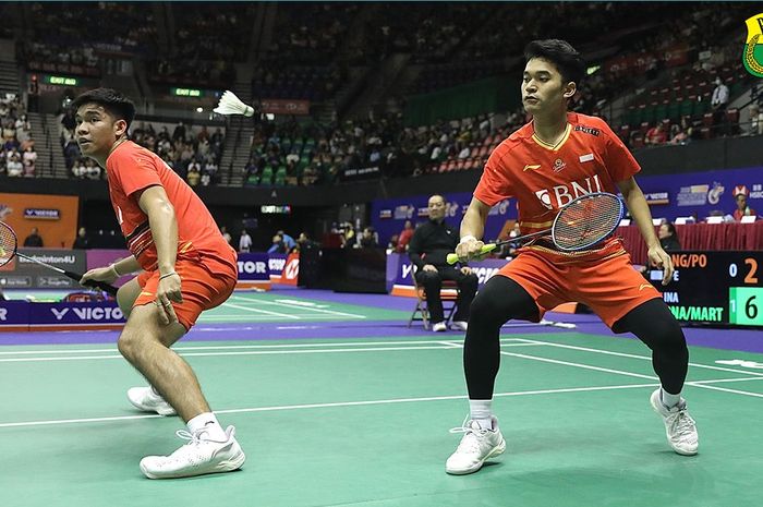 Pasangan ganda putra Indonesia, Leo Rolly Carnando/Daniel Marthin saat beraksi pada babak pertama Hong Kong Open 2023, di Hong Kong Coliseum, Kowloon, Hong Kong, Selasa (12/9/2023).