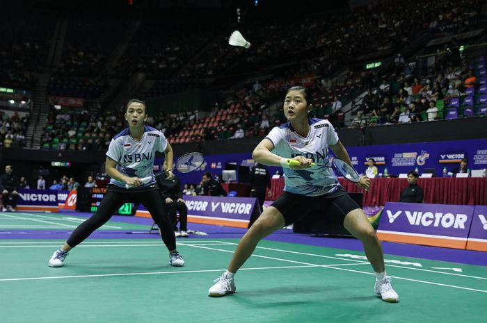 Ganda putri Indonesia, Febriana Dwipuji Kusuma/Amalia Cahaya Pratiwi, saat tampil pada babak pertama Hong Kong Open 2023 di Hong Kong Coliseum, Kowloon, Hong Kong, 12 September 2023.