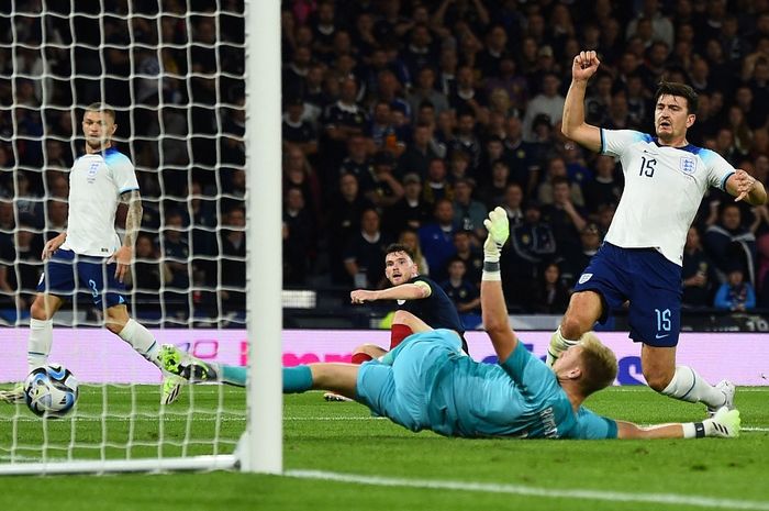 Gol bunuh diri Harry Maguire warnai kemenangan timnas Inggris atas timnas Skotlandia pada FIFA Matchday di Hampden Park, Glasgow (12/9/2023).