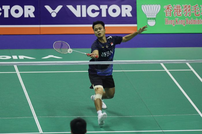 Pebulu tangkis tunggal putra Indonesia, Anthony Sinisuka Ginting, pada babak pertama Hong Kong Open 2023 di Hong Kong Coliseum, Rabu (13/9/2023).