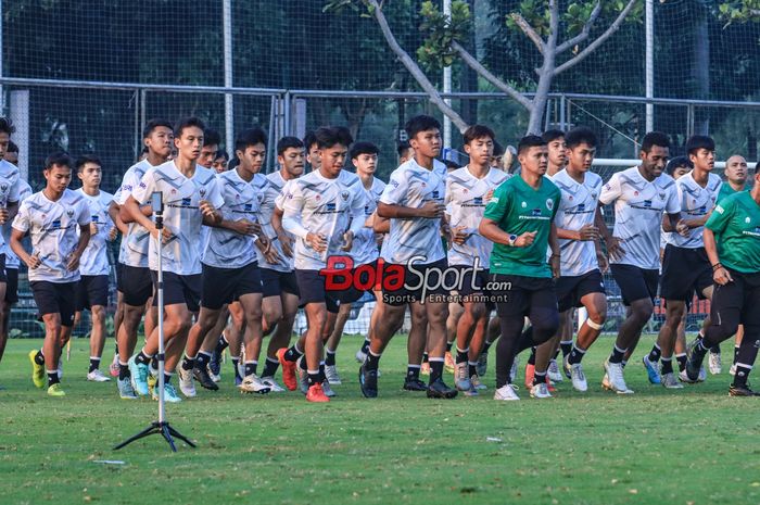 Suasana latihan timnas U-17 Indonesia di Lapangan A, Senayan, Jakarta, Sabtu (16/9/2023) pagi.