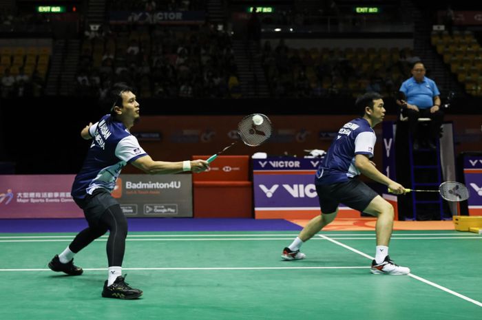 Pasangan ganda putra Indonesia, Mohammad Ahsan/Hendra Setiawan, pada babak semifinal Hong Kong Open 2023 di Hong Kong Coliseum, Sabtu (16/9/2023).