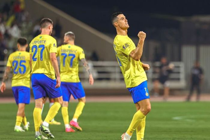 Selebrasi superstar Al Nassr, Cristiano Ronaldo, usai mencetak gol ke gawang Al Raed dalam lanjutan Liga Arab Saudi, Sabtu (16/9/2023) malam WIB.