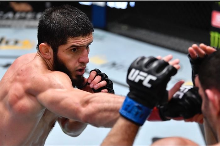 Terjalnya jalan Islam Makhachev lengserkan Jon Jones dari takhta petarung terbaik UFC dibahas oleh Kamil Gadzhiev.