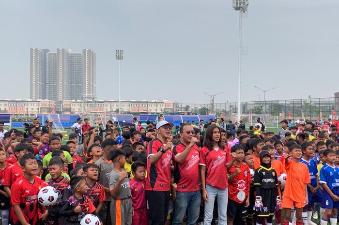 Zaenal Arifin dan Claudia Scheunemann ramaikan turnamen yang bertajuk Superco Superfest 2023 di Verde Sport Hub PIK 2, Tangerang, Banten, Minggu (24/9/2023).