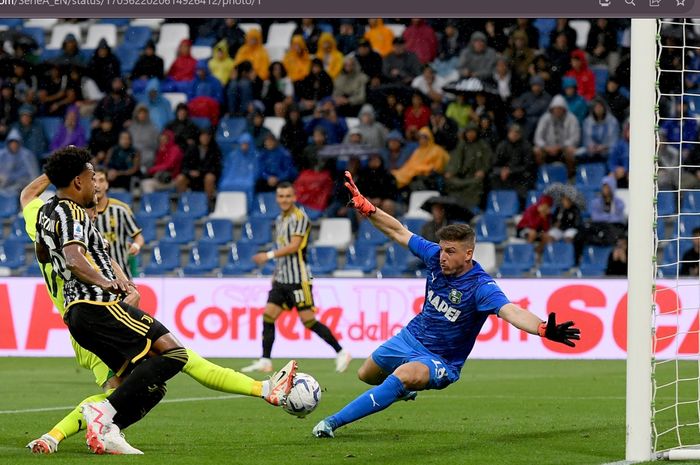 Bek Sassuolo, Matias Vina, mencetak gol bunuh diri kala melawan Juventus pada giornata 5 Liga Italia 2023-2024 di Mapei Stadium, Sabtu (23/9/2023).