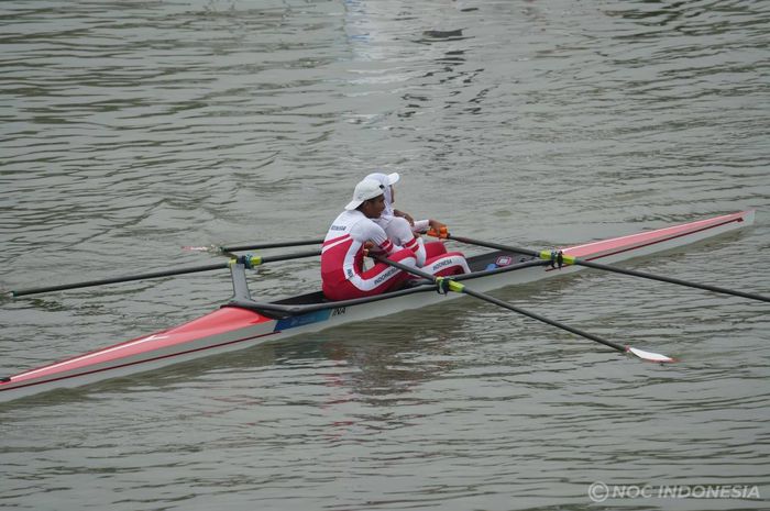 Atlet dayung, Chelsea Corputty dan Mutiara Rahma Putri, mempersembahkan medali pertama Indonesia di Asian Games 2022 setelah finis ketiga dalam lomba di Fuyang Water Sports Centre, Hangzhou, China, 24 September 2023.