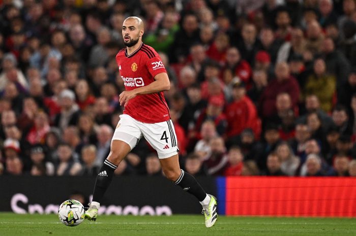 Sofyan Amrabat melakoni debut starter di Man United sebagai bek sayap kiri dalam laga melawan Crystal Palace pada ajang Piala Liga Inggris di Old Trafford (26/9/2023).