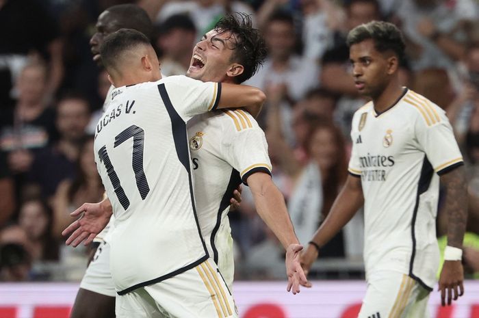 Brahim Diaz (tengah) merayakan gol saat Real Madrid hadapi Las Palmas dalam duel Liga Spanyol di Santiago Bernabeu (27/9/2023).