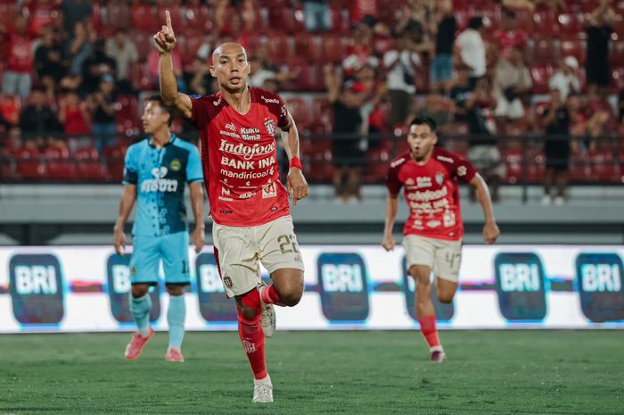 Suasana pertandingan Bali United vs Persikabo 1973 dalam laga pekan ke-14 Liga 1 2023/2024 di Stadion Kapten I Wayan Dipta, Gianyar, Bali, Jumat (29/9/2023).