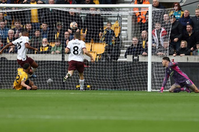 Bek asal Portugal, Ruben Dias, mencetak gol bunuh diri saat Man City bertandang ke markas Wolves di Molineux Stadium, Sabtu (30/9/2023) malam WIB.