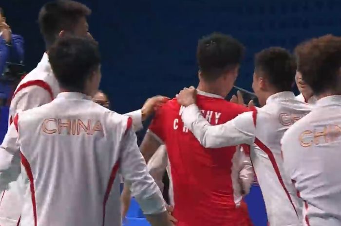 Tunggal putra China, Weng Hong Yang, menjadi penentu kemenangan comeback China atas India pada final beregu putra bulu tangkis Asian Games 2022 di Binjiang Gymnasium, Hangzhou, China, Minggu (1/10/2023).