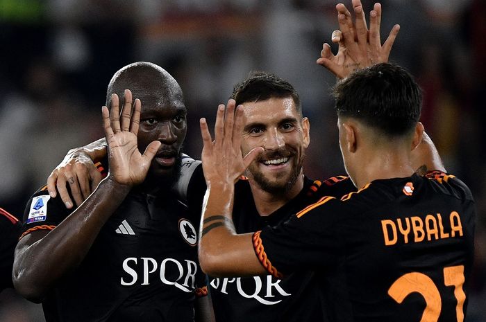 Romelu Lukaku (kiri) subur bersama Paulo Dybala di AS Roma dengan mencetak gol lagi ketika bertemu Frosinone dalam lanjutan Liga Italia di Olimpico (1/10/2023).