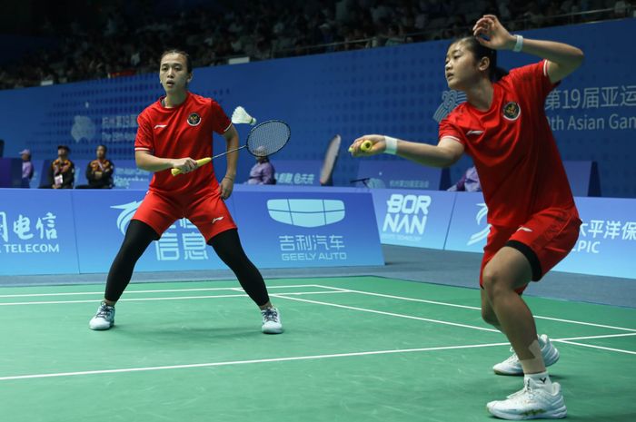 Pasangan ganda putri Indonesia, Febriana Dwipuji Kusuma/Amalia Cahaya Pratiwi, pada babak 32 besar nomor perorangan Asian Games 2022 di Binjiang Gymnasium, Hangzhou, China, Selasa (3/10/2023).