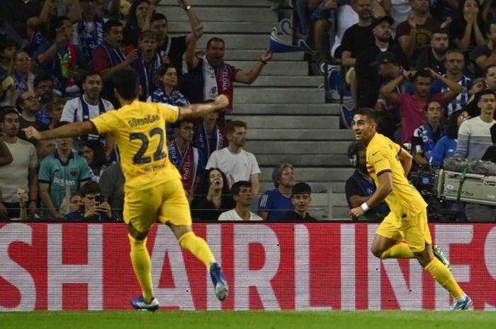 Selebrasi Ferran Torres usai menjebol gawang Porto dalam fase grup Liga Champions 2023-2024.