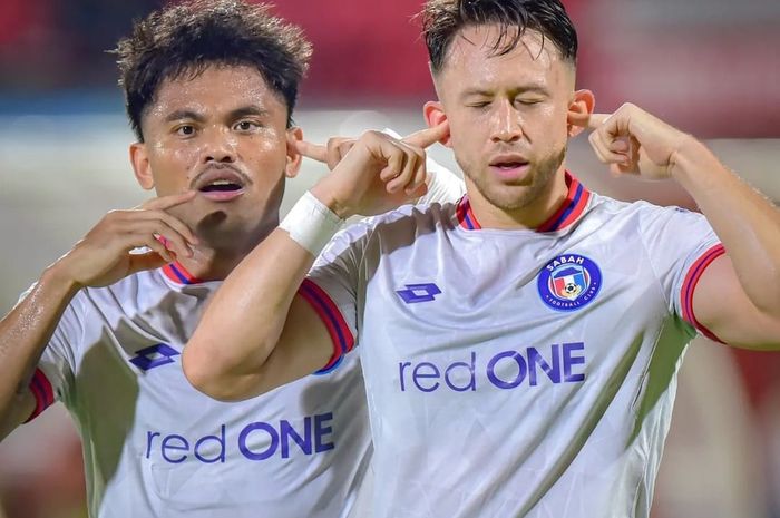 Pemain Sabah FC, Darren Lok, bersama Saddil Ramdani