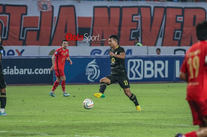 Striker Barito Putera, Gustavo Tocantins, saat melawan Persija Jakarta  pada pekan ke-15 Liga 1 2023-2024 di Stadion Patriot Candrabhaga, Bekasi, Sabtu (7/10/2023).