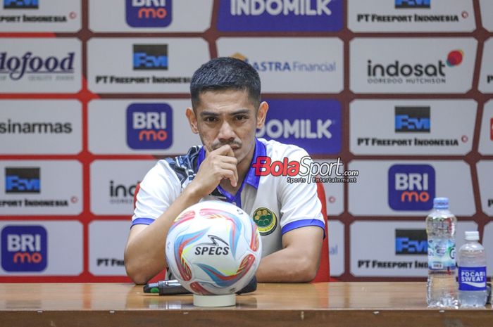 Kapten timnas Brunei Darussalam, Mohammad Hendra Azam, saat hadir dalam sesi jumpa pers di Media Center Stadion Utama Gelora Bung Karno, Senayan, Jakarta, Rabu (11/10/2023).