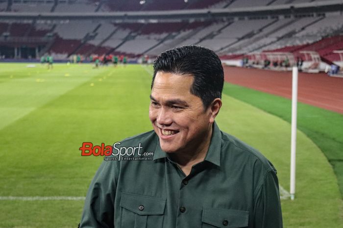 Ketua Umum PSSI, Erick Thohir, sedang memberikan keterangan kepada awak media di Stadion Utama Gelora Bung Karno, Senayan, Jakarta, Rabu (11/10/2023).