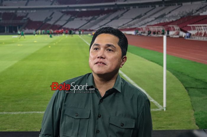 Ketua Umum PSSI, Erick Thohir, sedang memberikan keterangan kepada awak media di Stadion Utama Gelora Bung Karno, Senayan, Jakarta, Rabu (11/10/2023).