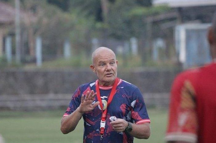 Pelatih baru PSS Sleman, Bertrand Crasson, menggantikan Marian Mihail.