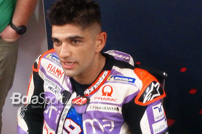 Pembalap Pramac Racing, Jorge Martin, berbicara kepada awak media setelah memenangi sprint MotoGP Indonesia di Sirkuit Mandalika, Lombok, Nusa Tenggara Barat, 14 Oktober 2023.