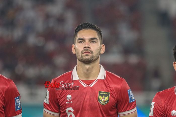 Pemain naturalisasi timnas Indonesia, Sandy Walsh, saat hadir di Stadion Utama Gelora Bung Karno, Senayan, Jakarta, Kamis (12/10/2023).