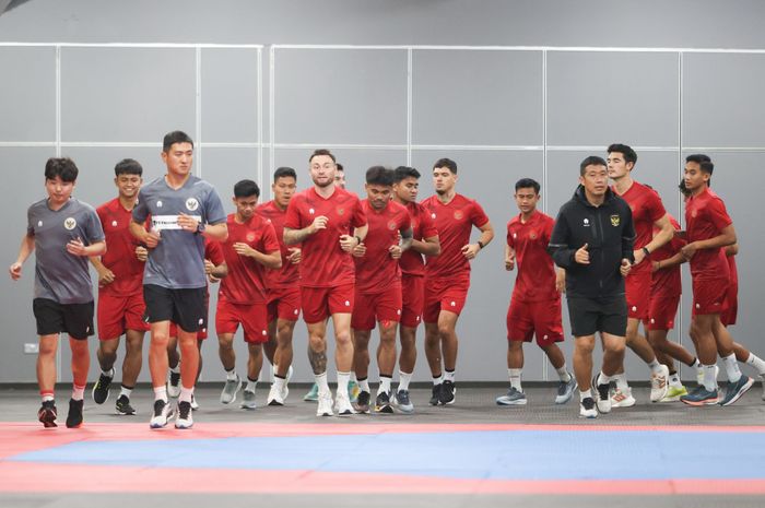 Skuad Timnas Indonesia berlatih di Lapangan Indoor di Kota Bandar Seri Begawan, Brunei Darussalam