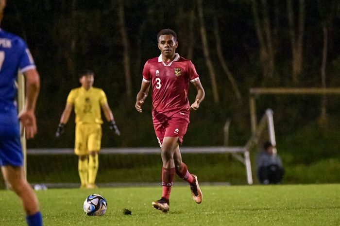 Bek timnas U-17 Indonesia Tonci Shouter saat menjalani pertandingan uji coba melawan SV Meppen di Jerman, Selasa (17/10/2023).