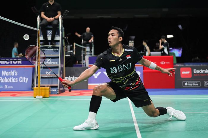 Tunggal putra Indonesia, Jonatan Christie, saat tampil pada babak pertama Denmark Open 2023 di Jyske Bank Arena, Odense, Denmark, 18 Oktober 2023.