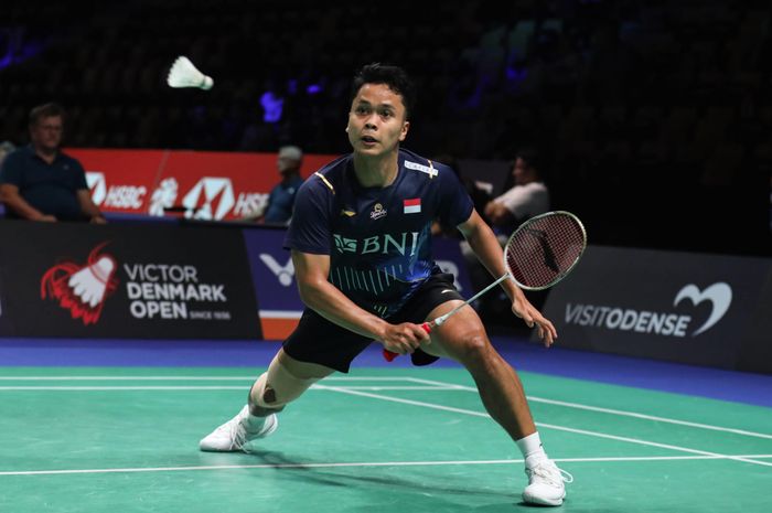 Tunggal putra Indonesia, Anthony Sinisuka Ginting saat tampil pada babak 16 besar Denmark Open 2023 di Jyske Bank Arena, Odense, Denmark, Jumat (20/10/2023) dini hari WIB.