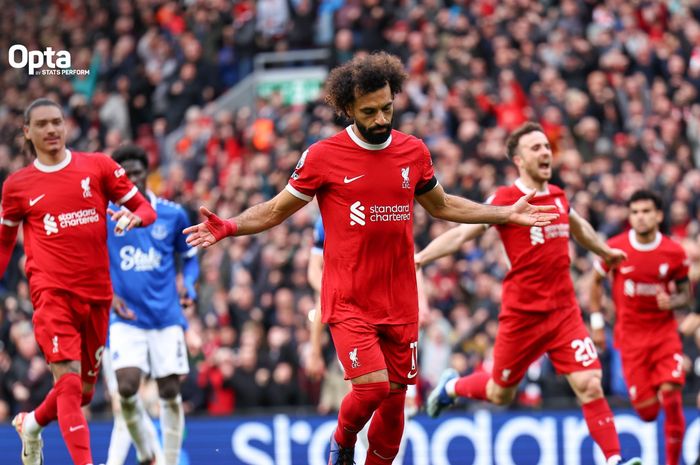 Winger Liverpool, Mohamed Salah, merayakan gol yang ia cetak ke gawang Liverpool pada laga pekan ke-9 Liga Inggris di Stadion Anfield, Sabtu (21/10/2023).