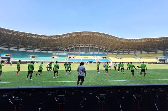 Latihan Resmi Rans Nusantara FC di Stadion Patrio Candrabhaga