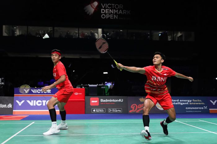 Ganda putra Indonesia, Bagas Maulana/Muhammad Shohibul Fikri saat berlaga di semifinal Denmark Open 2023 di Jyske Bank Arena, Odense, Denmark, Sabtu (20/10/2023).