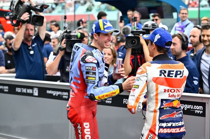 Dua pembalap MotoGP kakak-beradik, Marc Marquez (Repsol Honda) dan Alex Marquez (Gresini Ducati).