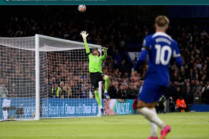 Winger Chelsea, Mykhailo Mudryk, mencetak gol spektakuler ke gawang Arsenal yang dikawal David Raya pada laga Derbi London, Sabtu (21/10/2023) malam WIB.