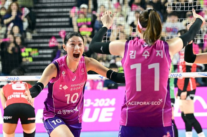 Outside hitter Incheon Heungkuk Life Pink Spiders,  Kim Yeon-koung (10) melakukan selebrasi dalam lanjutan liga voli Korea Selatan 2023-2024