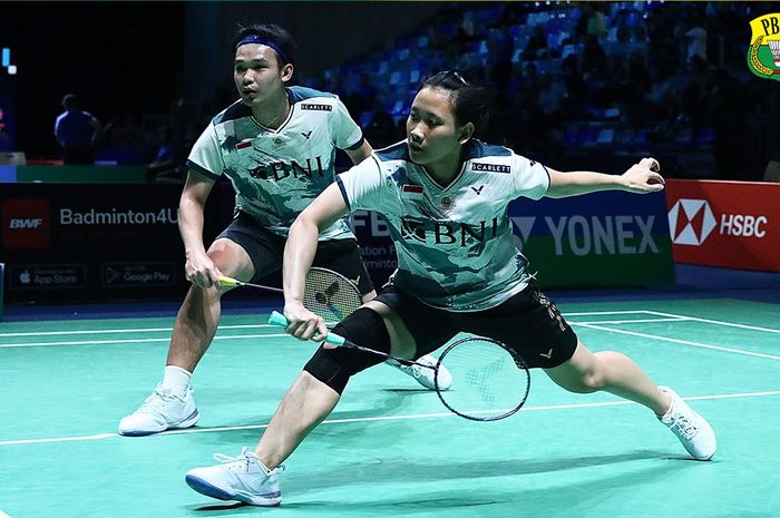 Ganda putra Indonesia, Rinov Rivaldy/Pitha Haningtyas Mentari, harus tersisih pada babak pertama French Open 2023 di Glaz Arena, Rennes, Prancis, 25 Oktober 2023.