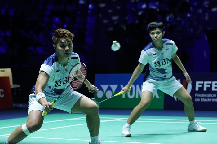 Pasangan ganda putri Indonesia, Apriyani Rahayu/Siti Fadia Silva Ramadhanti, pada babak semifinal French Open 2023 di Glaz Arena, Rennes, Prancis, Sabtu (28/10/2023).