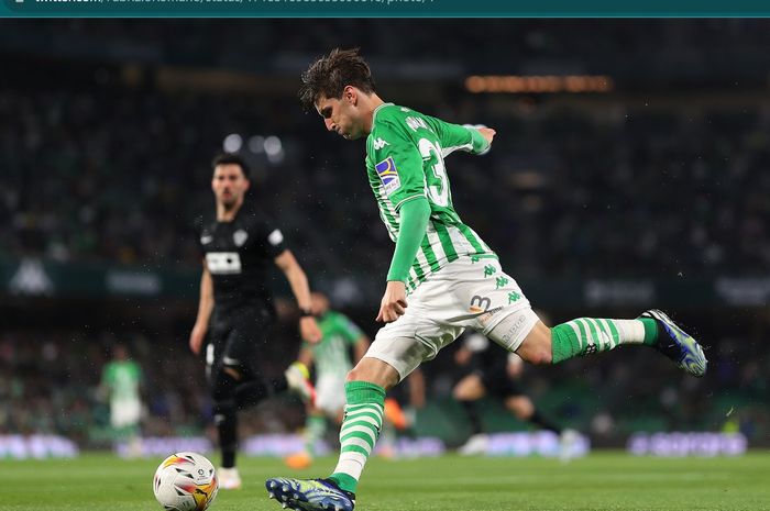 Juan Miranda saat ini sedang bermain untuk klub asal Spanyol, Real Betis.