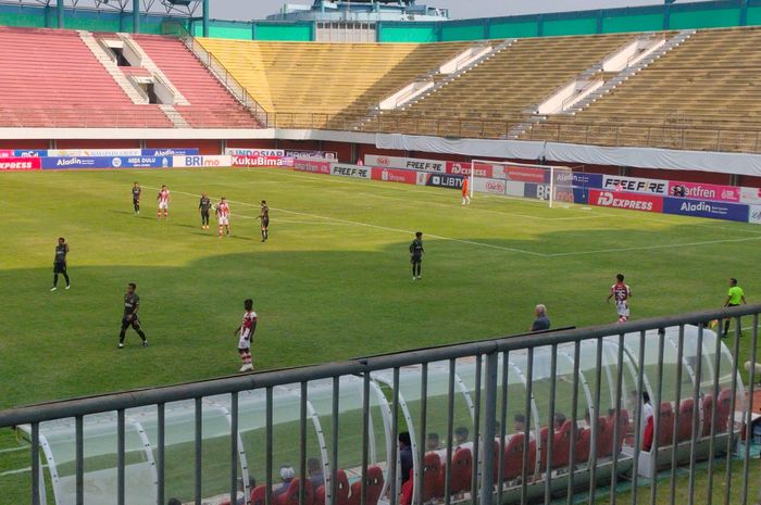 Mario Gomez sudah terlihat memimpin Bhayangkara FC saat kalah 1-2 dari Persis Solo di Stadion Maguwoharjo, Sleman, Minggu (29/10/2023).