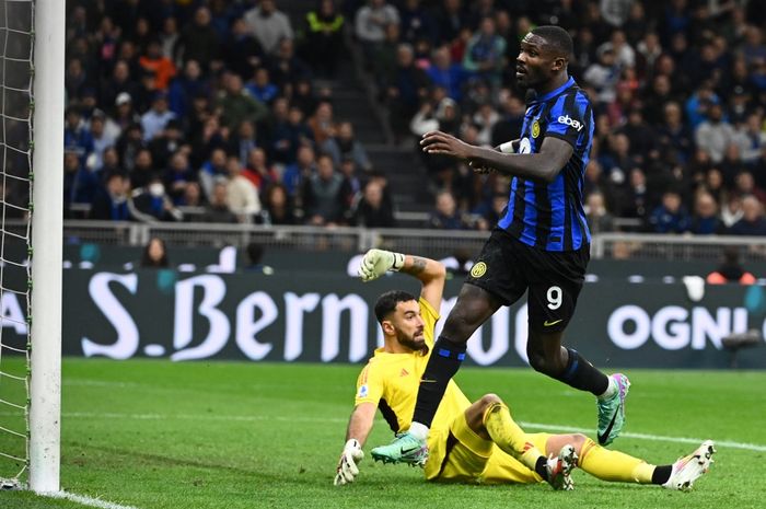 Penyerang Inter Milan, Marcus Thuram, sukses mencetak 1 gol ke gawang AS Roma pada laga ke-10 di Giuseppe Meazza, Minggu (29/10/2023) atau Senin dini hari WIB.