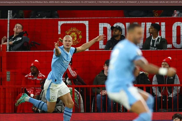 Penyerang Manchester City, Erling Haaland, merayakan gol ke gawang Manchester United dalam ajang Liga Inggris 2023-2024 di Stadion Old Trafford, Minggu (29/10/2023).