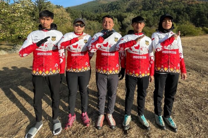 Tim paralayang Indonesia pada ajang 12th FAI World Paragliding Accuracy Championship pada 28 Oktober 2023 di Sopot, Bulgaria.